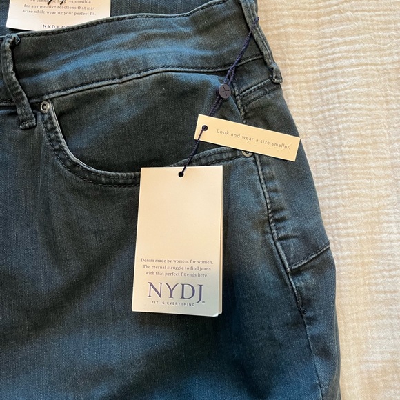 NYDJ Marilyn Straight Jeans – Women’s Plus Size 20WP – Cool Embrace® Lift Tuck® - Picture 4 of 9